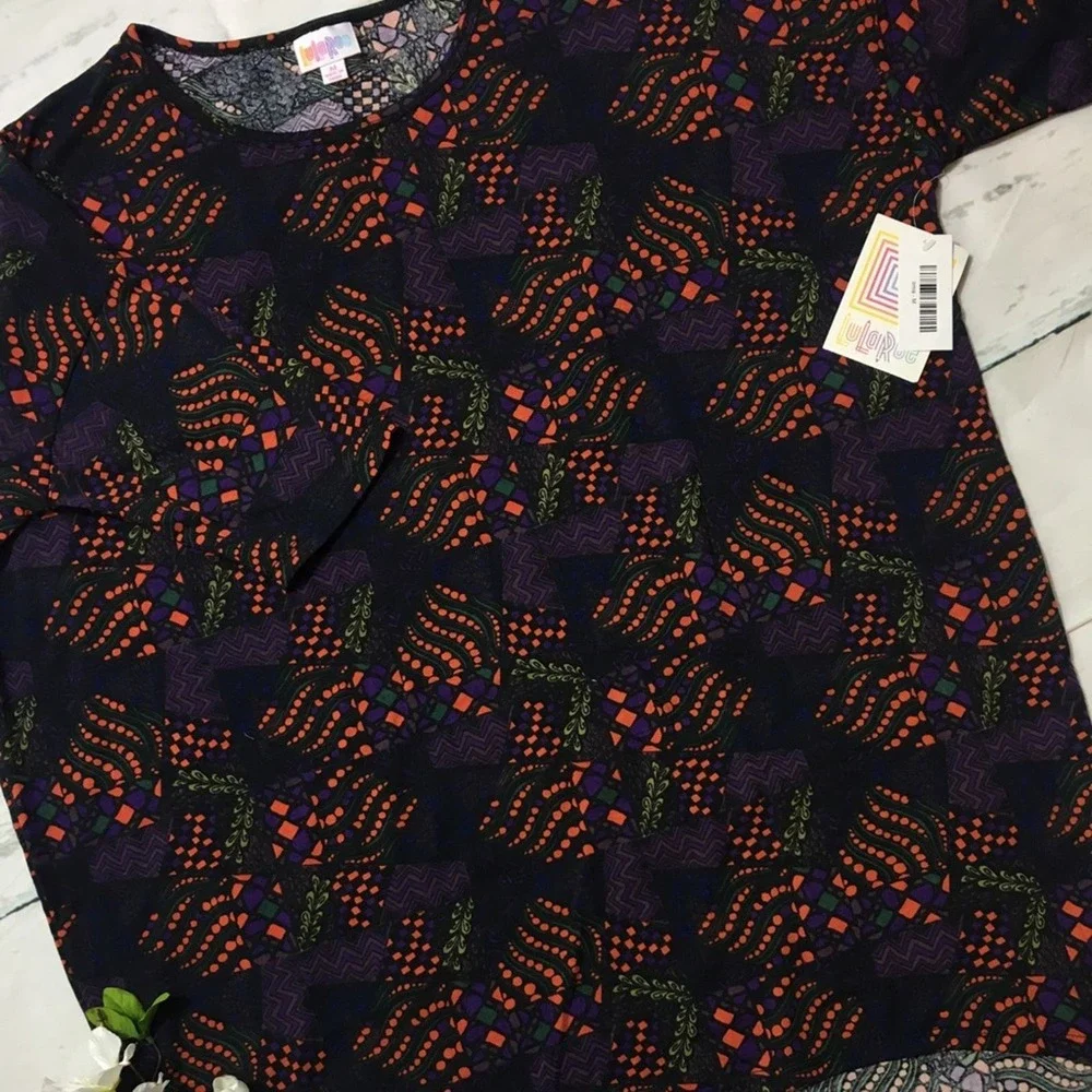 LuLaRoe Irma Tunic Top Abstract Art Print Dolman Sleeve NWT M Black Purple - Picture 1 of 2
